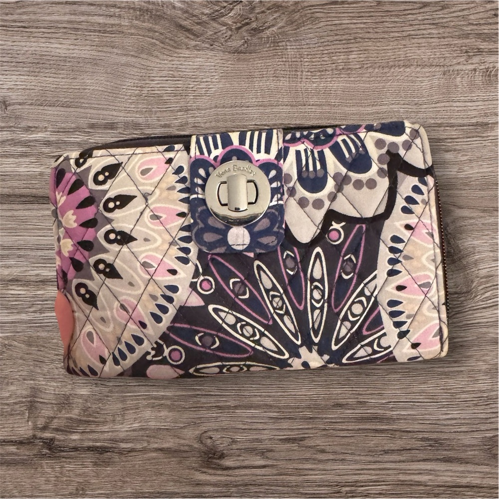 Vera Bradley ID Mimosa Medallion Turnlock
Wallet